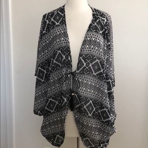 Eyeshadow Black & White Tie Front Kimono